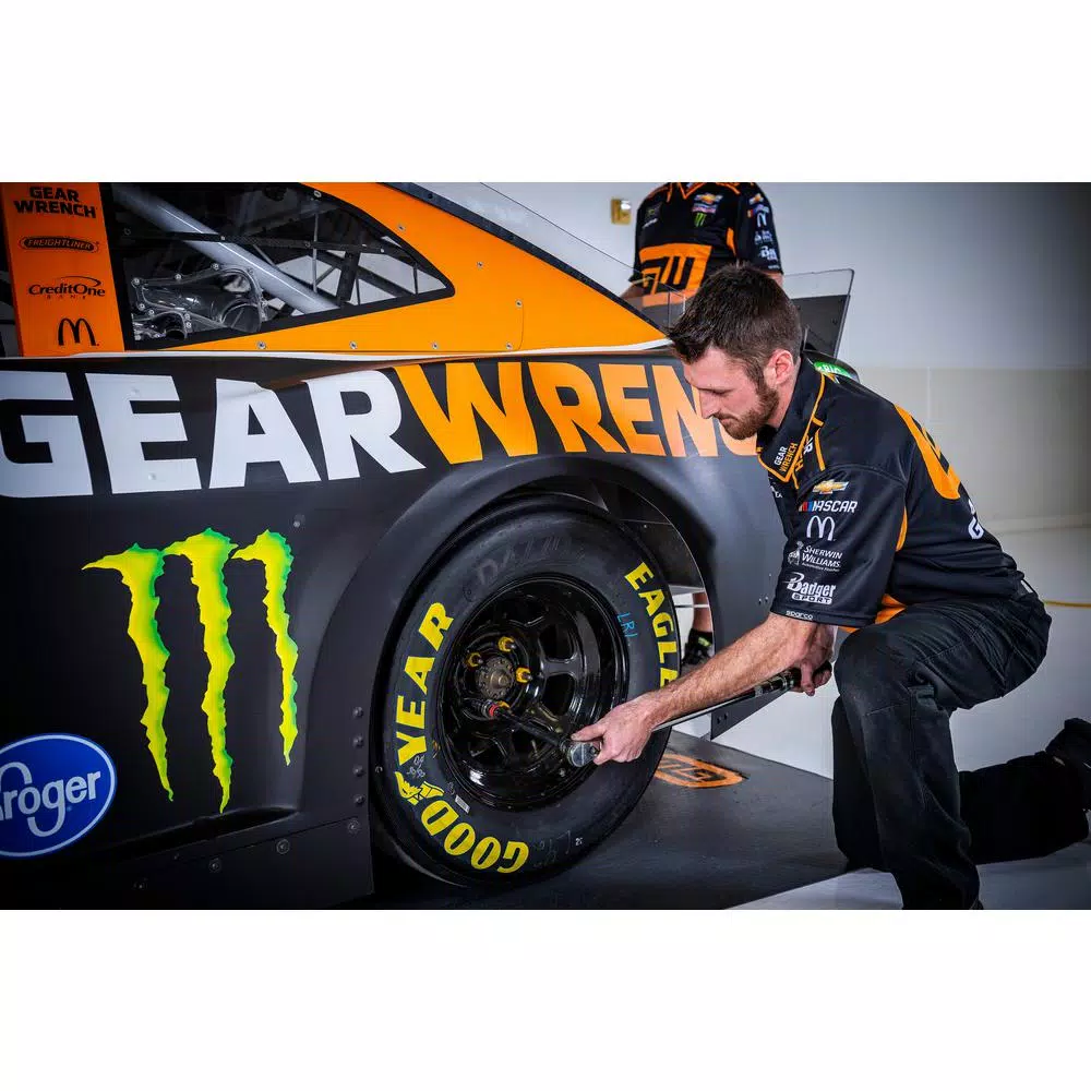 Wrenches GEARWRENCH 1/2 In. Drive Flex Head Micrometer Torque Wrench 30 Ft./lbs. To 250 Ft./lbs. 9 Wrenches GEARWRENCH 1/2 In. Drive Flex Head Micrometer Torque Wrench 30 Ft./lbs. To 250 Ft./lbs. - Image 7