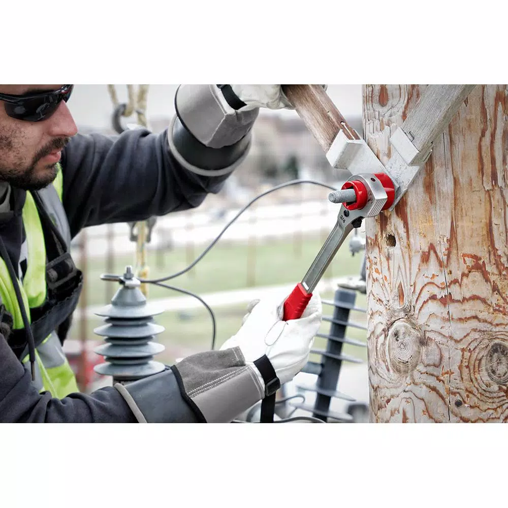 Wrenches Milwaukee Lineman’s High Leverage Ratcheting Wrench With Milled Strike Face 7 Wrenches Milwaukee Lineman’s High Leverage Ratcheting Wrench With Milled Strike Face - Image 5